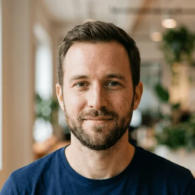 Jordan Lee, AI and productivity writer at JustGetWise